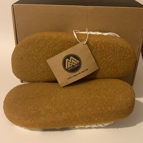 NWT Malibu Canyon Sandals - Picture 7 of 9